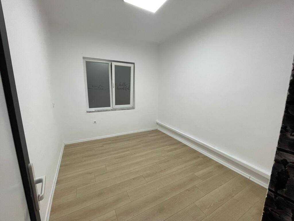 Business Premises 2+1 for Rent at 21 Dhjetori.