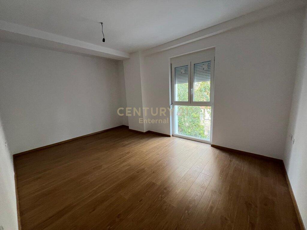 Ambient Per Zyra Me Qira Te Garden Side Residence Prane Air Albania 1,000 € /Muaj