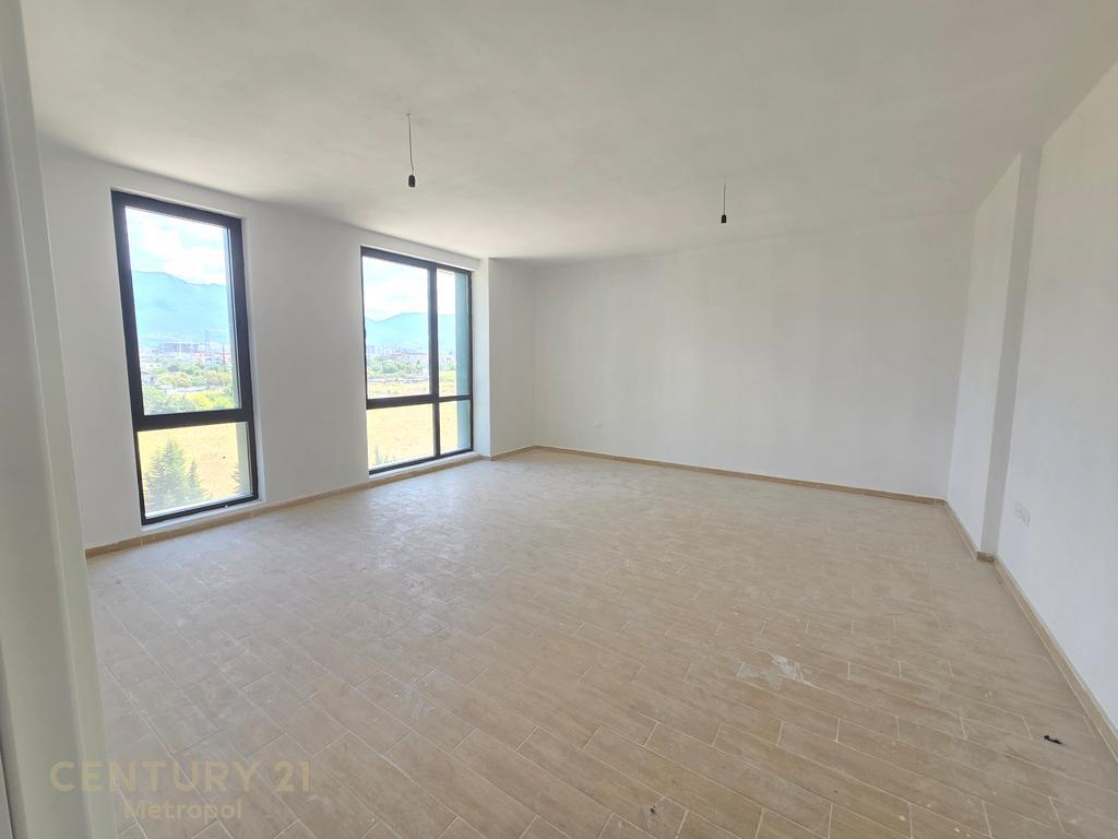 SHESIM APARTAMENT 1+1+Post Parkimi , Bulevardi i Ri !