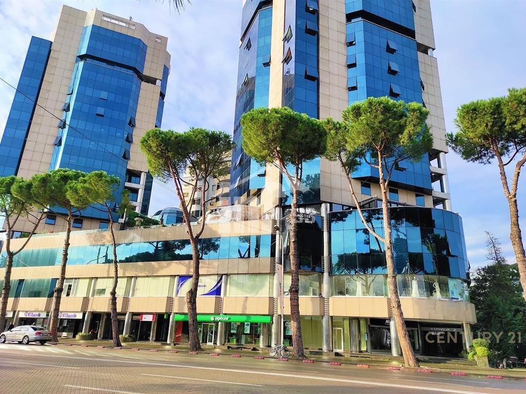 Office Space 275m2 for rent near the Twin Towers!