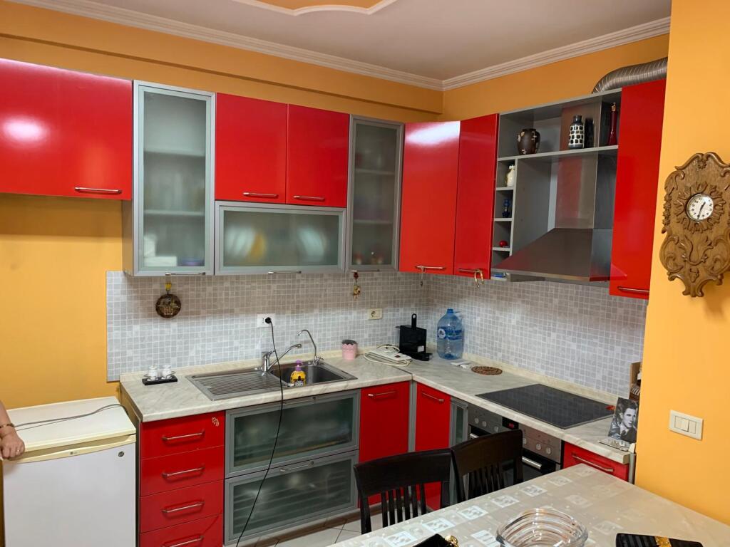 Sheshi Skenderbej Apartament me qera 2+1+2 750 euro
