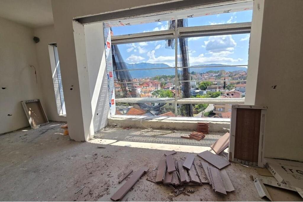 Apartament 1+1 per shitje, Rruga Ali Visha Tregu Elektrik !