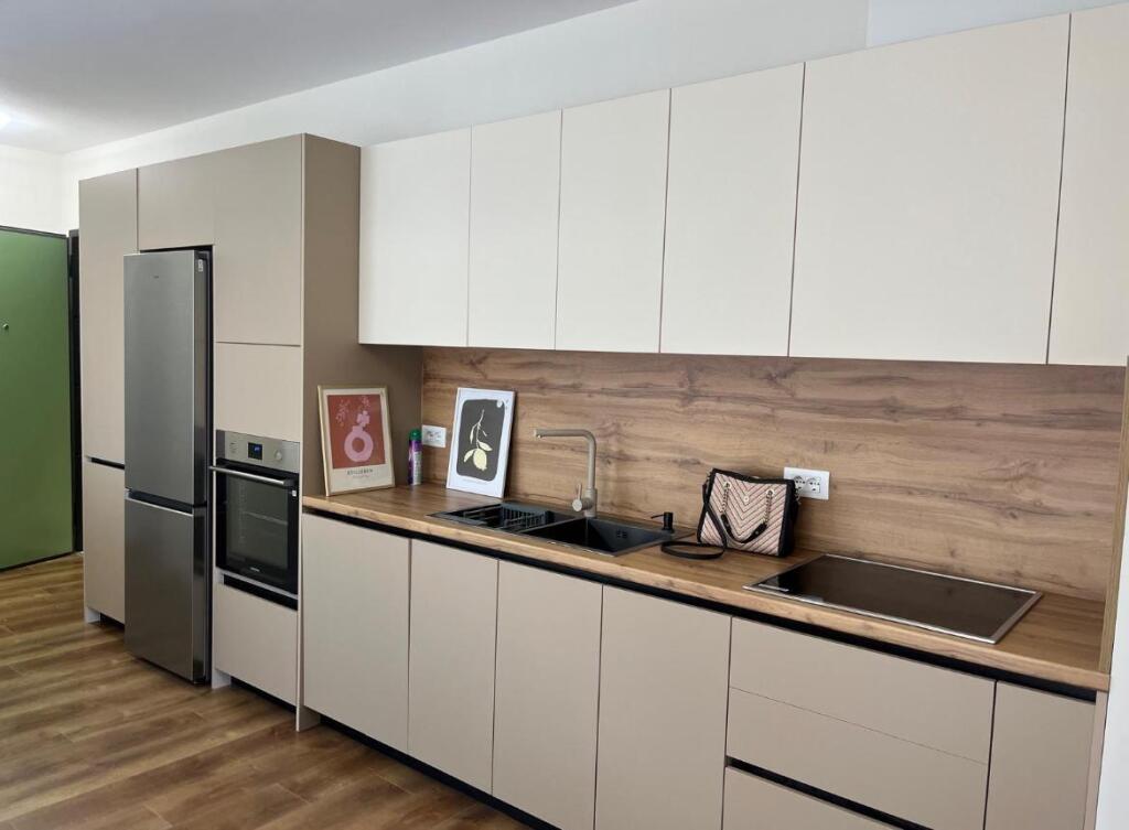 Apartament 1+1 me qira afer Shkolles se Kuqe
