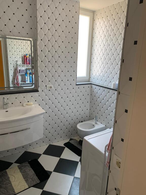Sheshi Skenderbej Apartament me qera 2+1+2 750 euro