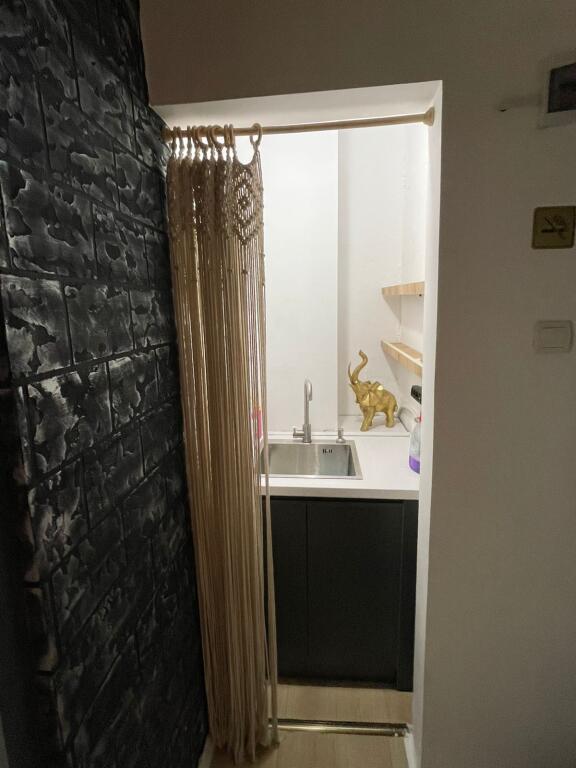 Business Premises 2+1 for Rent at 21 Dhjetori.