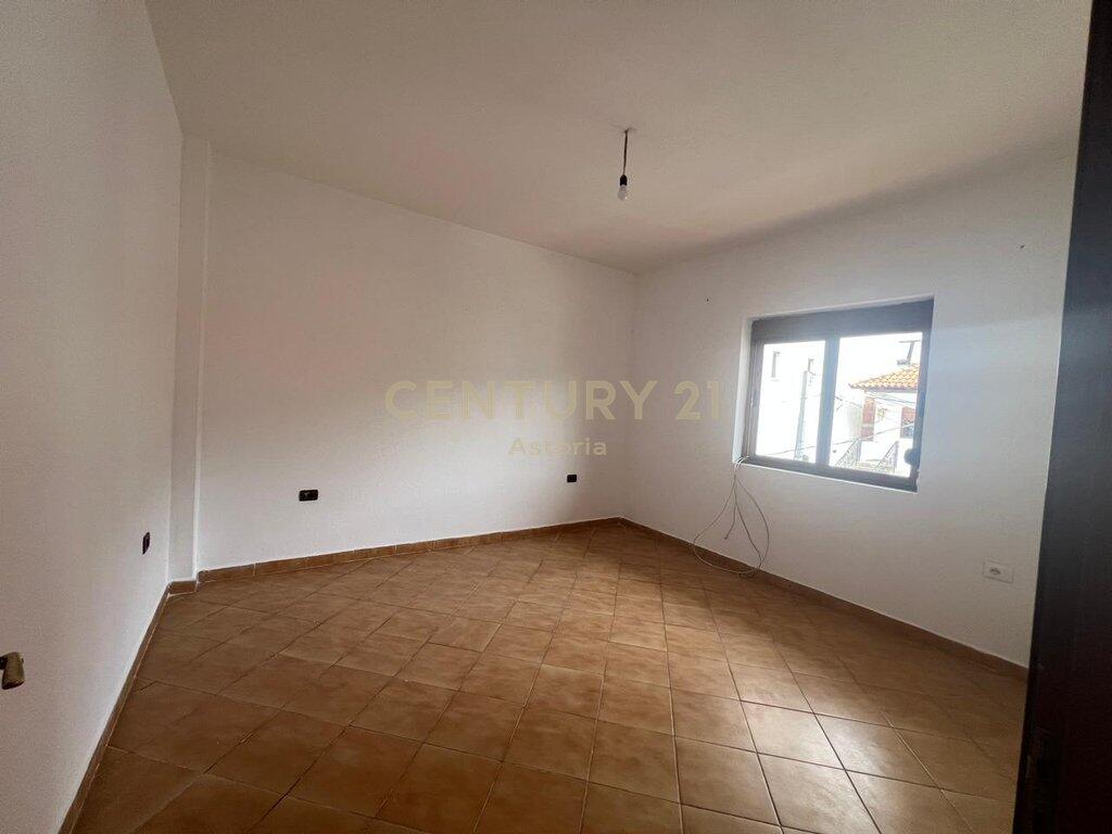 Affittasi appartamento 3+1+2 ad Astir