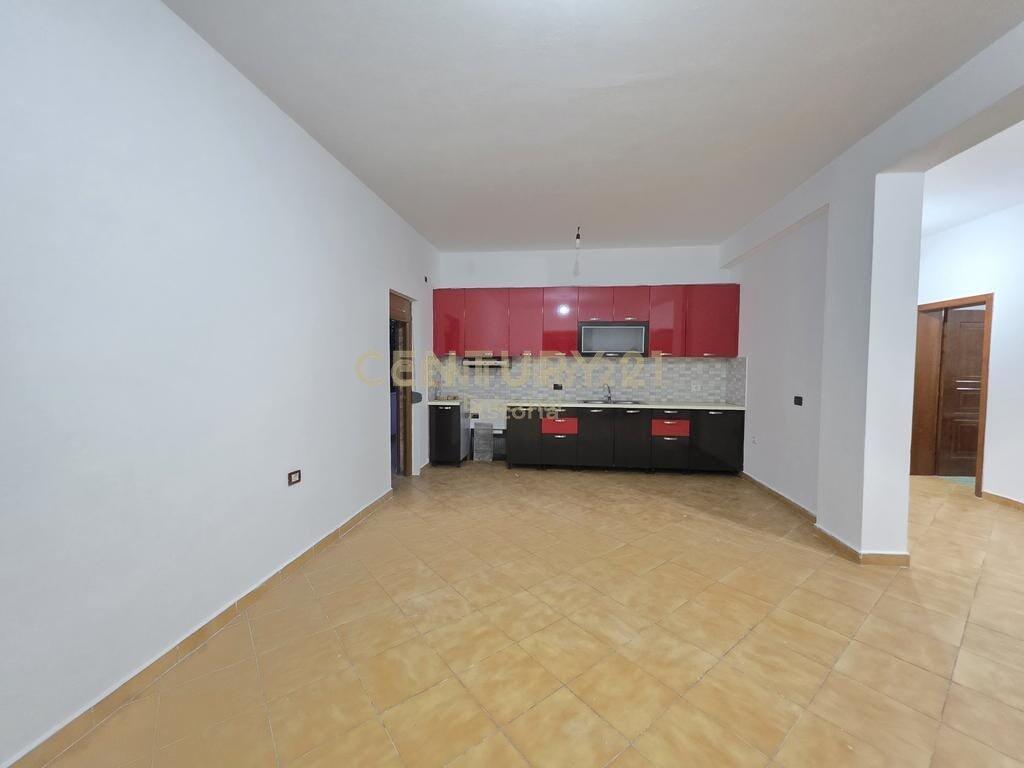 Affittasi appartamento 3+1+2 ad Astir