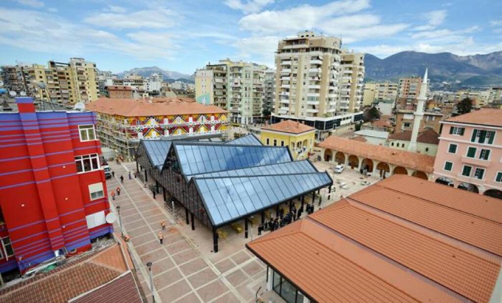 Shitet, Apartament 1+1, Pazari I Ri , Tiranë.