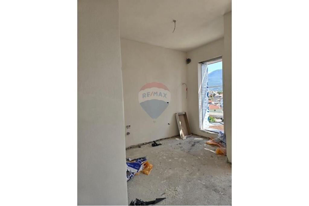 Apartament 1+1 per shitje, Rruga Ali Visha Tregu Elektrik !