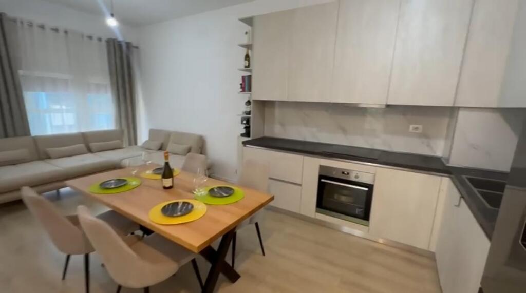 SHITET APARTAMENT 3+1+2 SHKOZE 190.000 EURO
