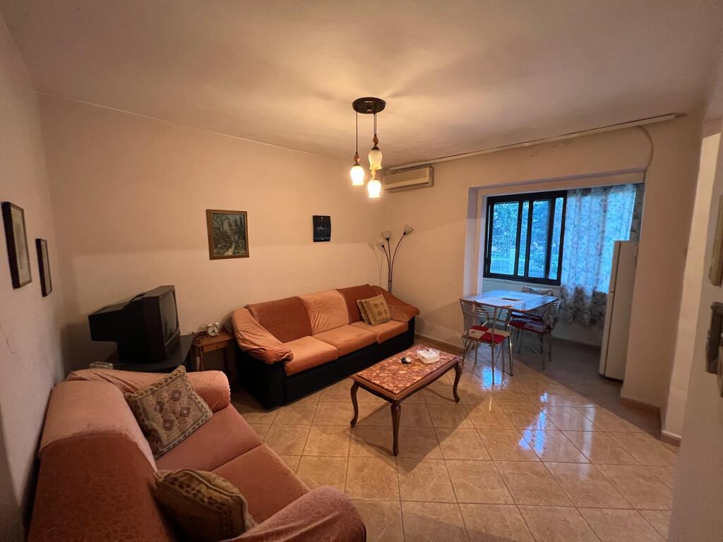 📣 AFFITTO Appartamento 2+1 📍 Vicino alla Scuola di Balletto 🛣️ Via "Mihal Grameno" 💶 Prezzo 45.000 Lek