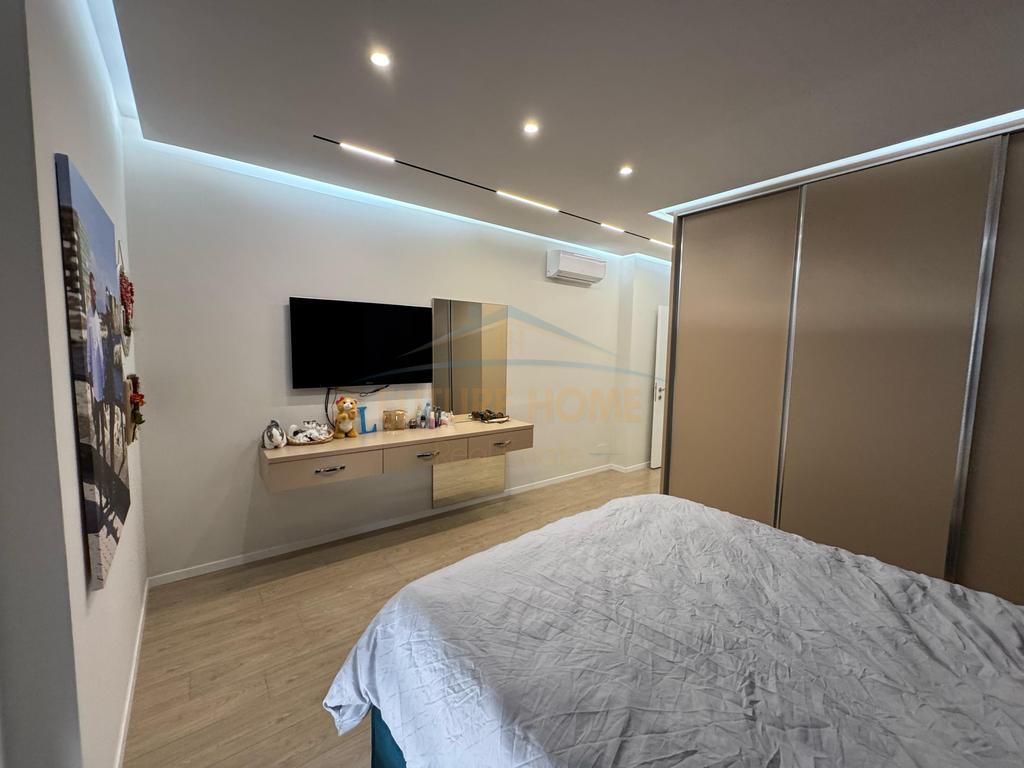 Shitet, Apartament 2+1+Post Parkimi, Korrekt Construksion , Kodra e Diellit.
