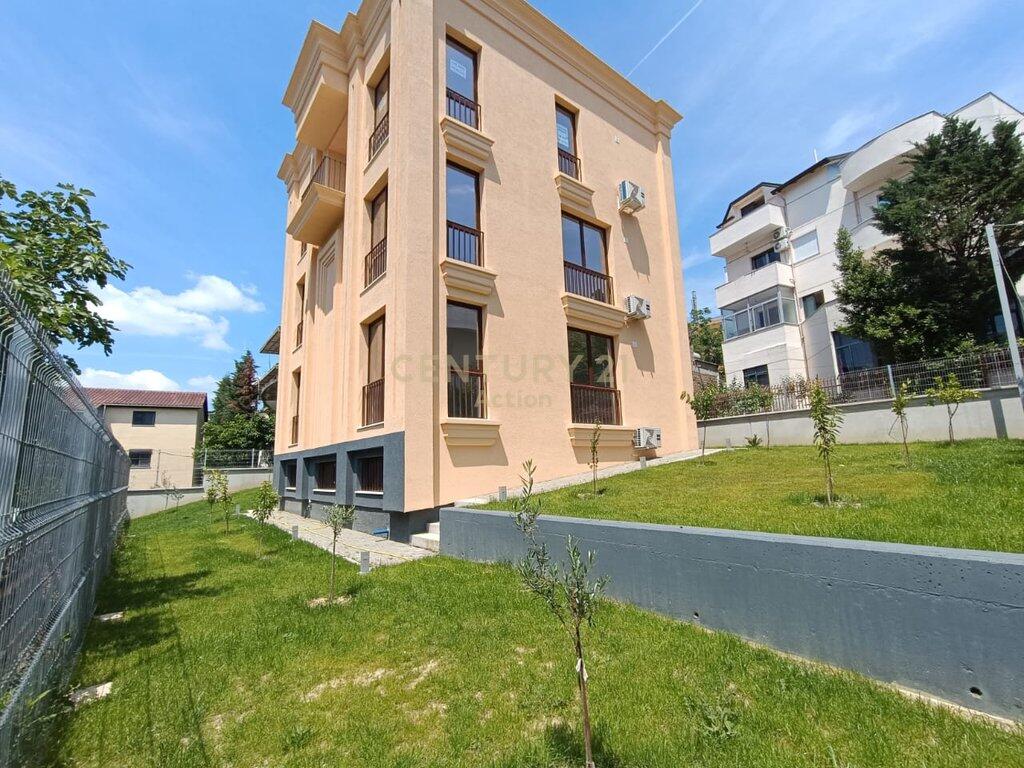 VILE TRE KATE ME KOPSHT DHE SUPERPAMJE NGA QENDRA E TIRANES! 2,500 € /Muaj