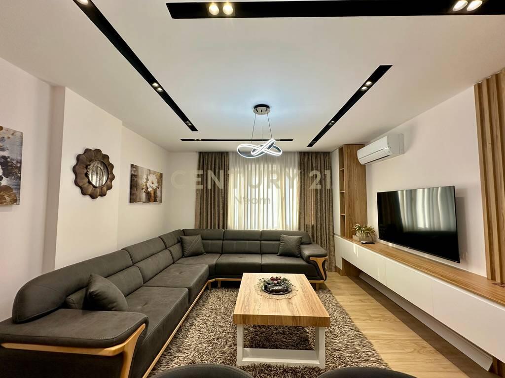 QIRA, APARTAMENT 1+1 + POST PARKIMI! 600 € /Muaj