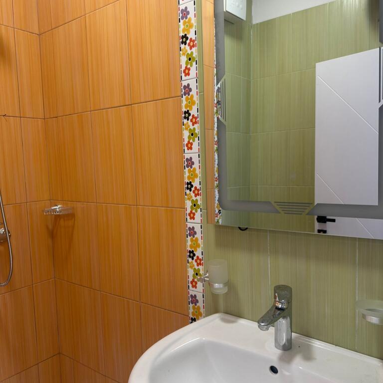 Apartament 3+1 me qira – Mbi Brryl, përballë Maternitetit të Ri