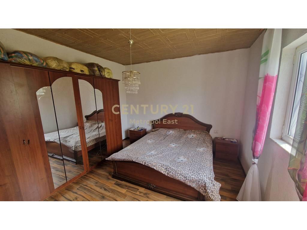 165,000 € -SHTEPI 3 KATESHE PER SHITJE - PEZE ( TE LAPIDARI )
