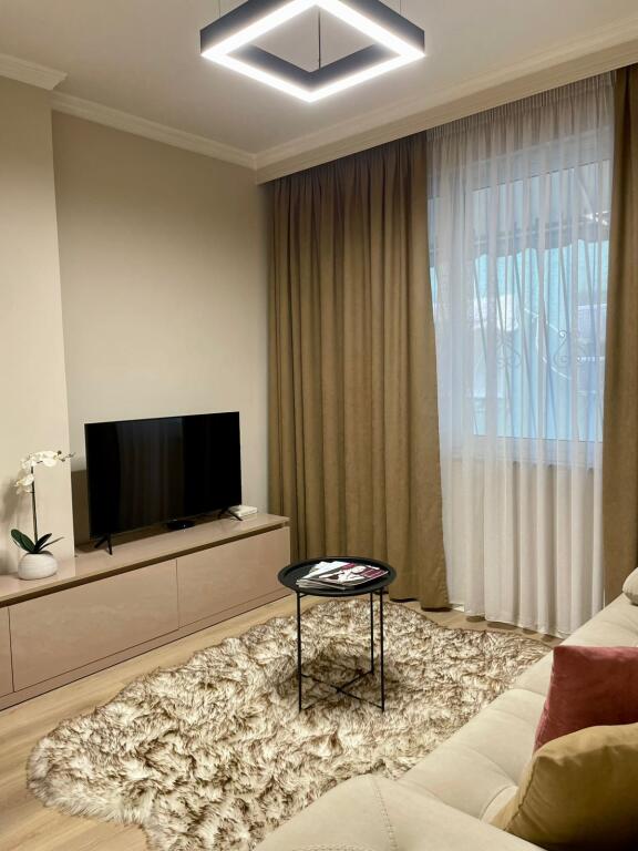 Apartament me qira 1+1 në Bllok!