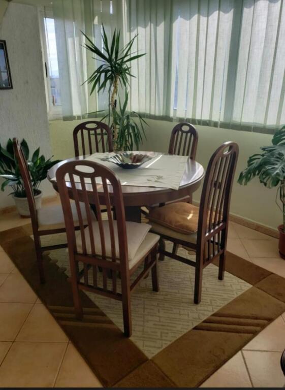 Apartament 2+1 me qira tek Komuna e Parisit