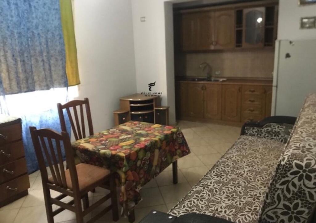 APARTAMENT ME QERA 2+1 21 DHJETORI 400 EURO