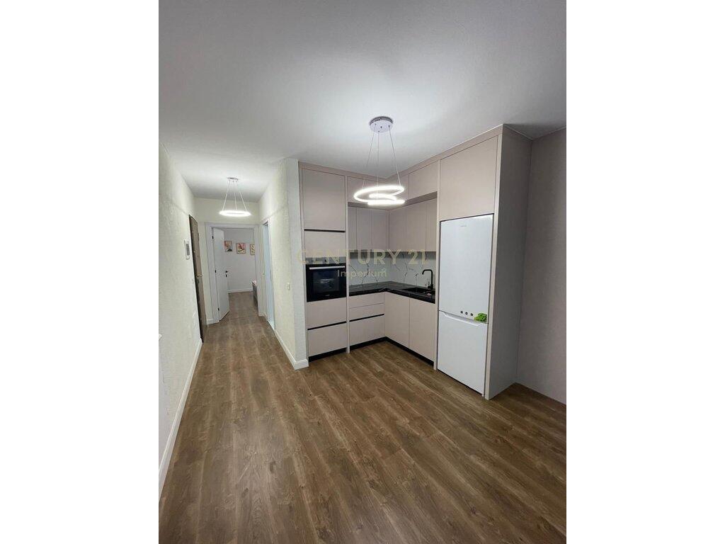 Shitet Apartament 1+1, 62 m², Yzberisht, pranë Grand Gallery 105,000 €