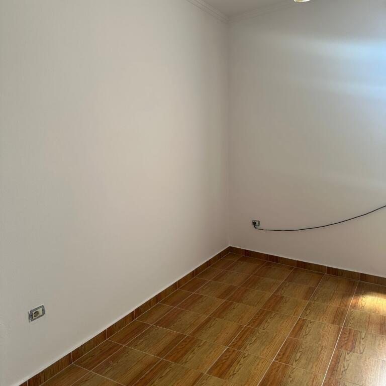 Apartament 3+1 me qira – Mbi Brryl, përballë Maternitetit të Ri