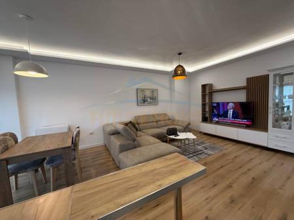 Qera, Apartament 2+1+Post Parkimi, Shkolla e Kuqe, Tirane