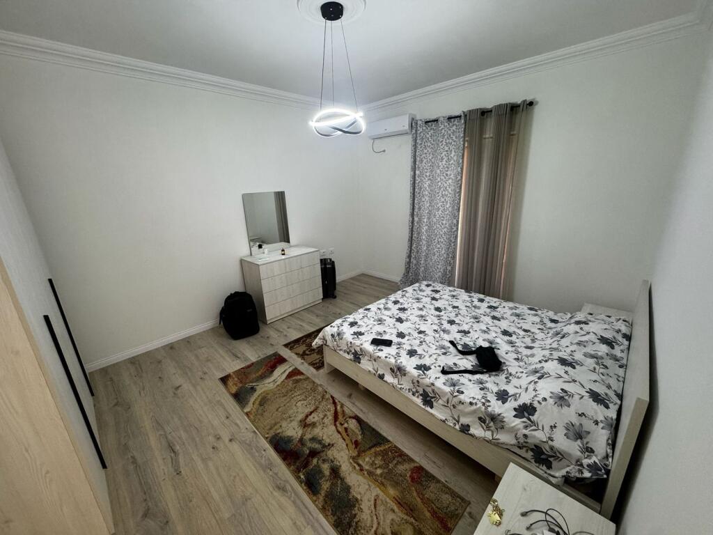🏠Ne zonen e Saukut,prane Club Cinco Cavalli jepet me qera kati i III-te i nje vile,,2+1,i mobiluar.600 EURO