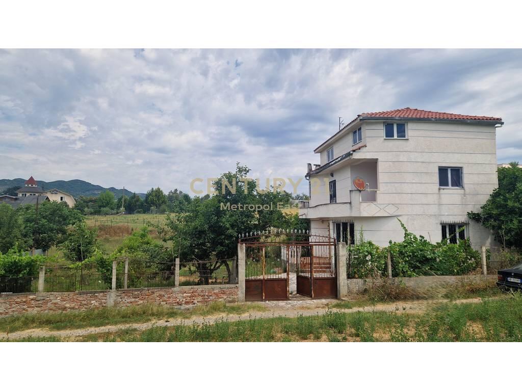 165,000 € -SHTEPI 3 KATESHE PER SHITJE - PEZE ( TE LAPIDARI )