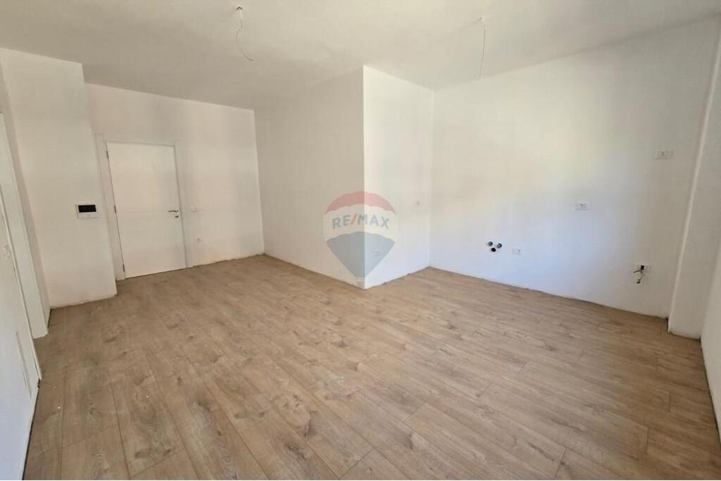 Apartament - Për Shitje - Liqeni I Thatë, Tiranë