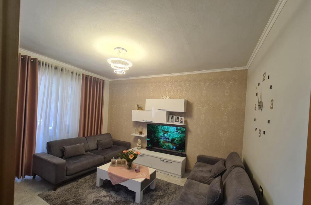 For rent 1+1, area 70m². * 5th floor in a 6-story building.