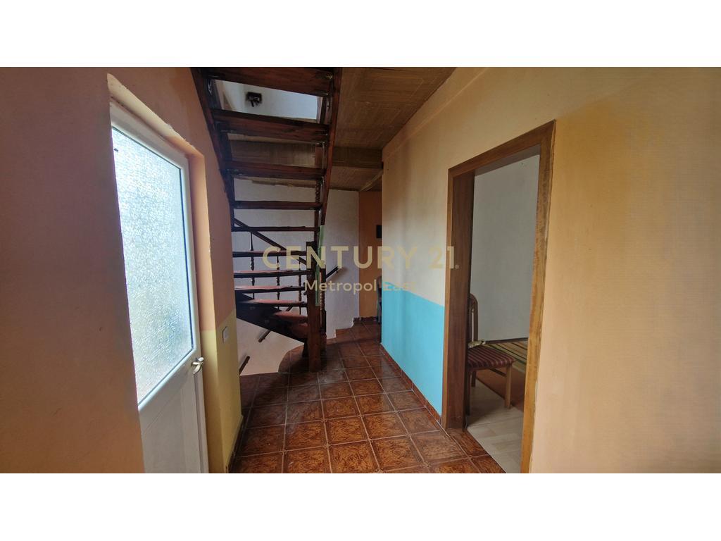 165,000 € -SHTEPI 3 KATESHE PER SHITJE - PEZE ( TE LAPIDARI )