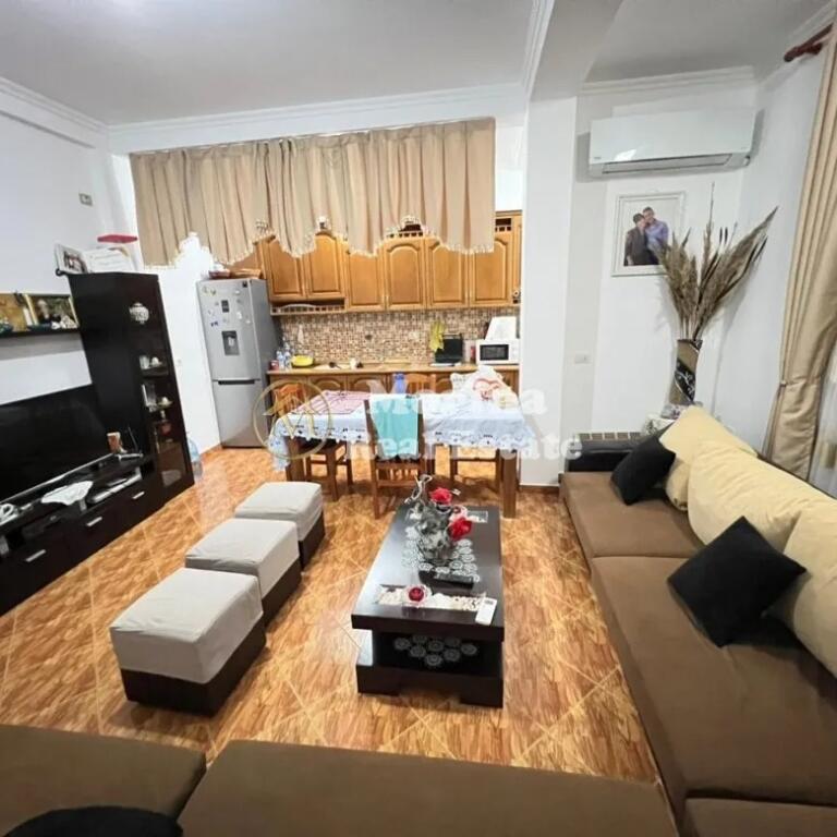 Villa privata su 2 piani in affitto, “Ali Demi” 1500Euro/Mese