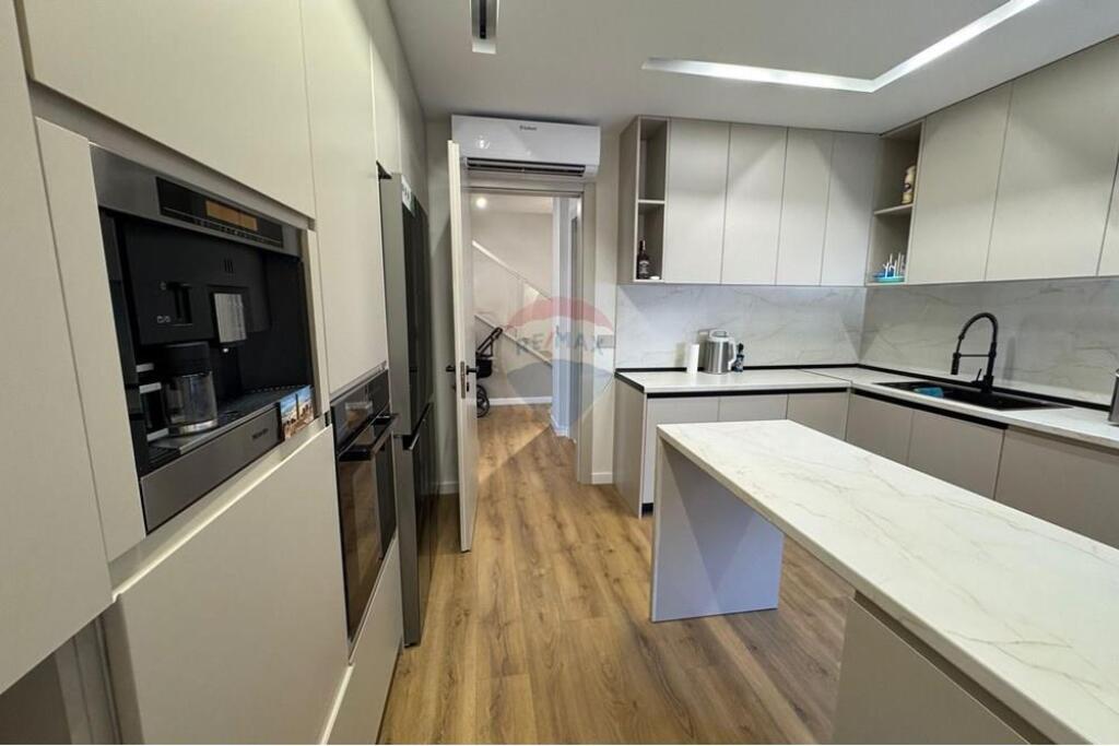 Duplex in Vendita a Kodra e Diellit