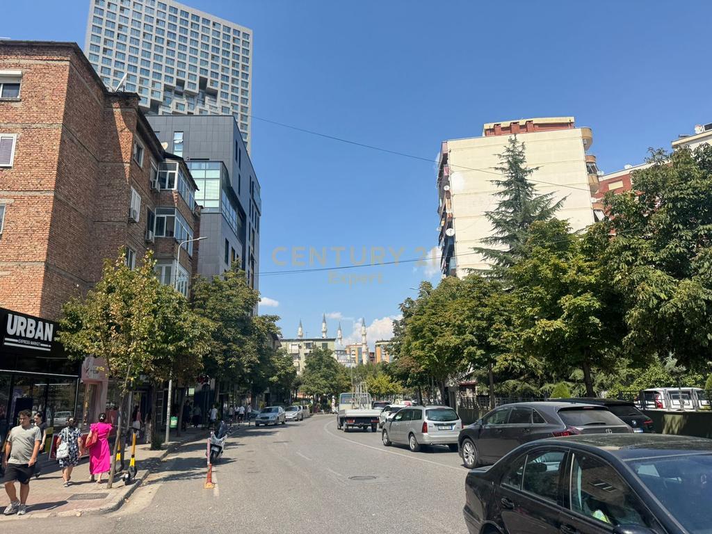 BUSINESS PREMISES FOR RENT ON THE ROAD OF ELBASAN!