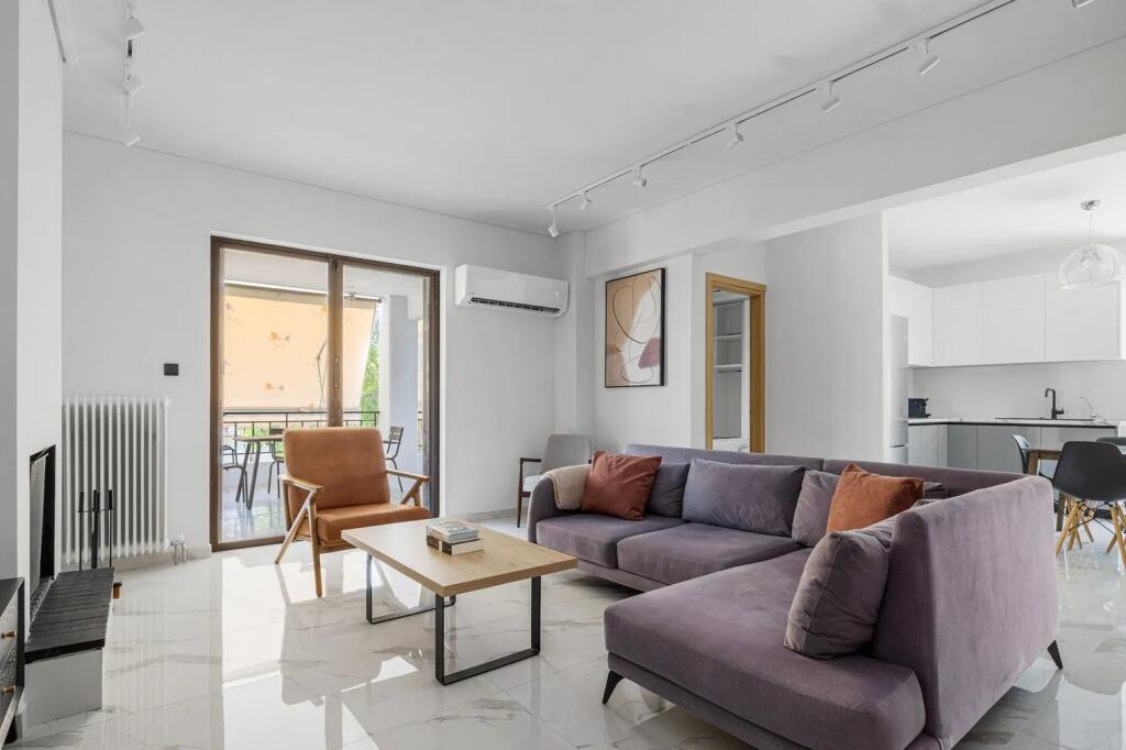 Appartamento in Affitto 3+1+2+Posto Auto presso il Lago Secco (ID B230125) Tirana