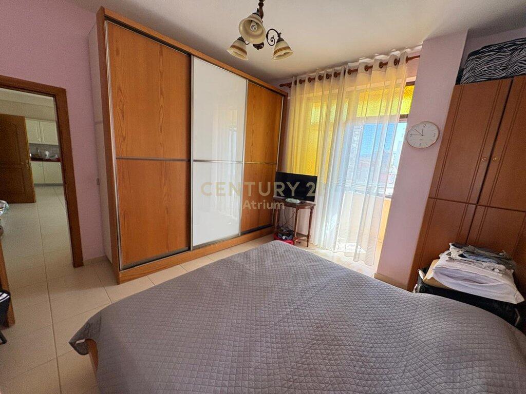 Jepet me qira Apartament 2+1 te Shkolla e Kuqe