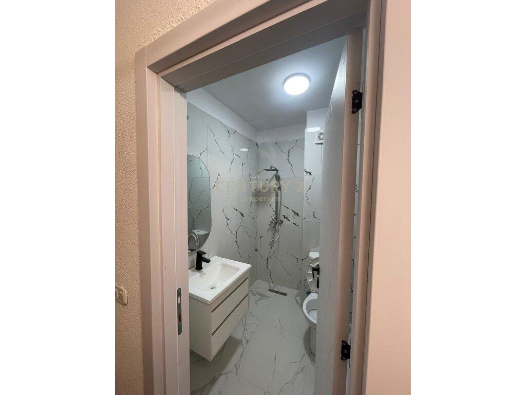 Shitet Apartament 1+1, 62 m², Yzberisht, pranë Grand Gallery 105,000 €