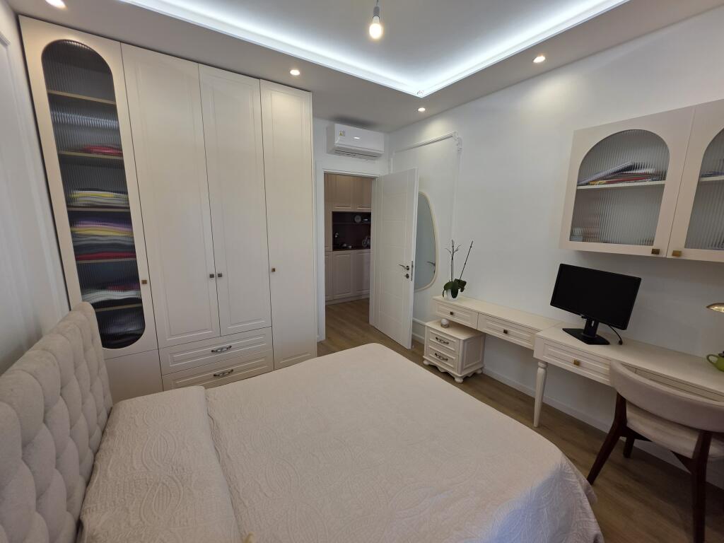 🏢Nella zona di Porcelani, Complesso Erli, è in affitto un appartamento 1+1, arredato, 750 Euro
