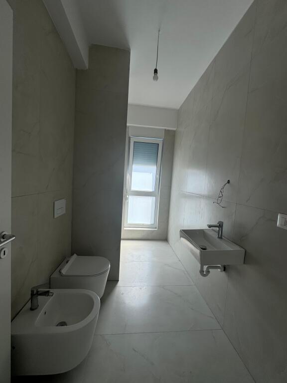 JEPET APARTAMENT ME QERA , FRESK