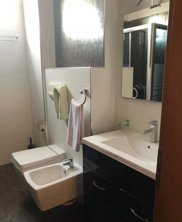 🏢 Apartament 2+1 me Qira 📍 Selvia – pranë Funeral Alba