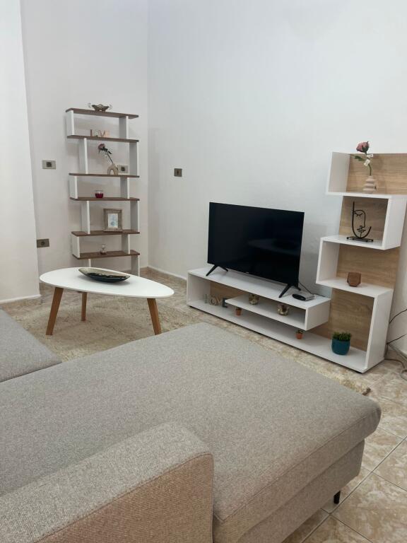 Affittasi appartamento 1+1 Zogu i Zi con parcheggio pubblico nel palazzo