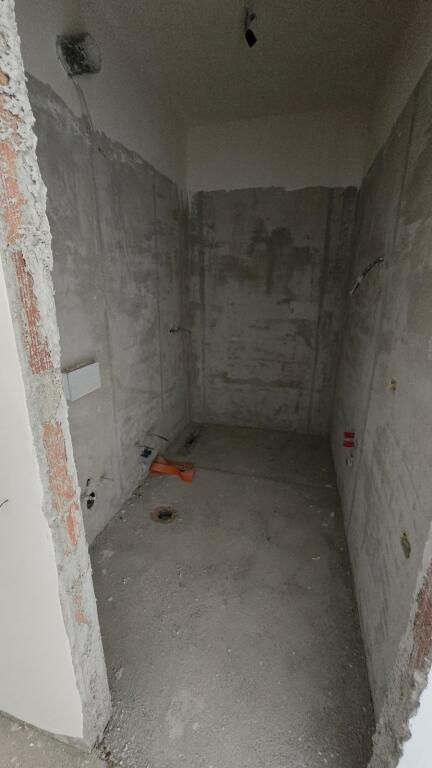 Bulevardi Ri Shitet Apartament 2+1+2 Plus Post Parkimi