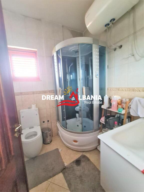Vile 2 kateshe me oborr dhe garazh nentoke ne shitje ne fshatin Peze e vogel ne Tirane (ID 4151096)