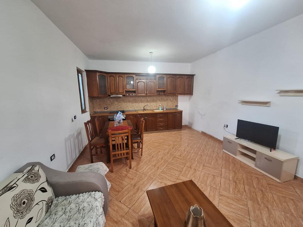 Apartament me qira 1+1 ne Kombinat