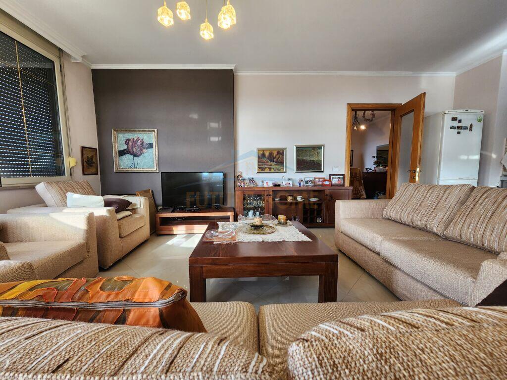 Rent, Apartment 2+1+2+ Parking Space, Zogu i Zi, Tirana