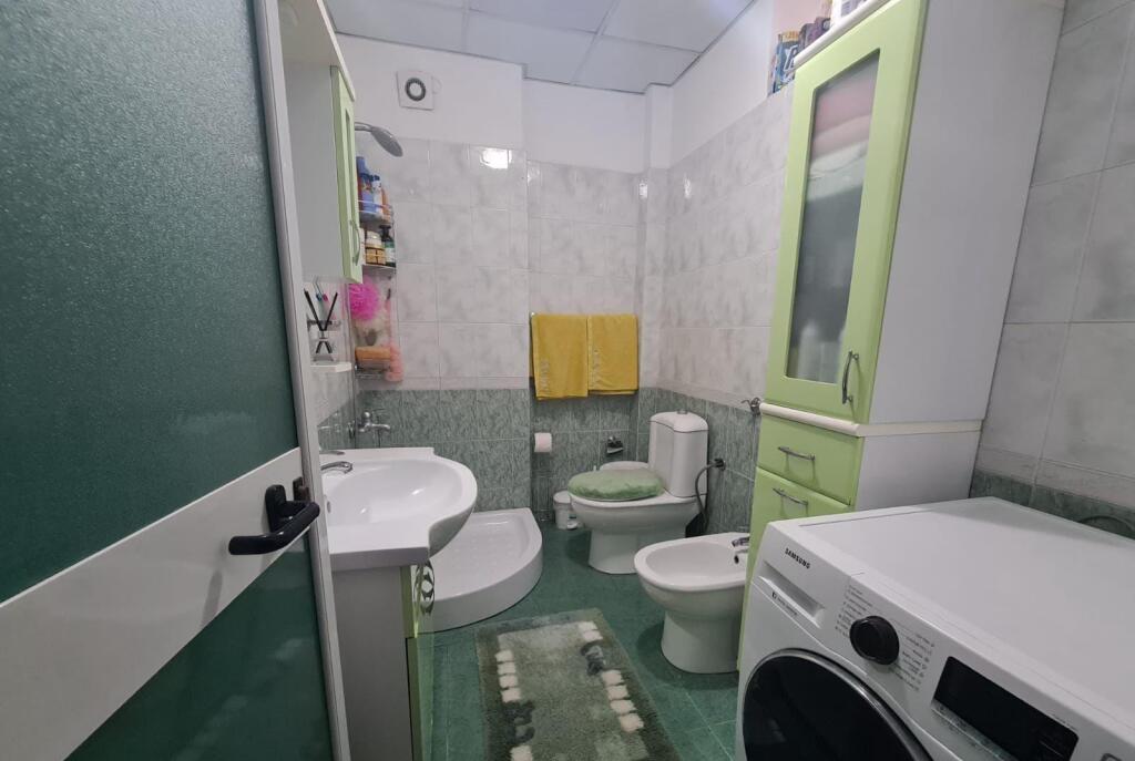 For rent 1+1, area 70m². * 5th floor in a 6-story building.