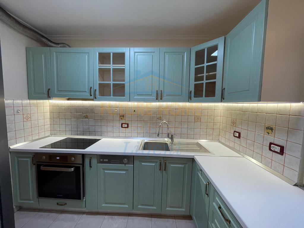 Disponojmë apartament 1+1 me qera në zonën e Bulevardi i Ri, Rruga Haxhi Hysen Dalliu.