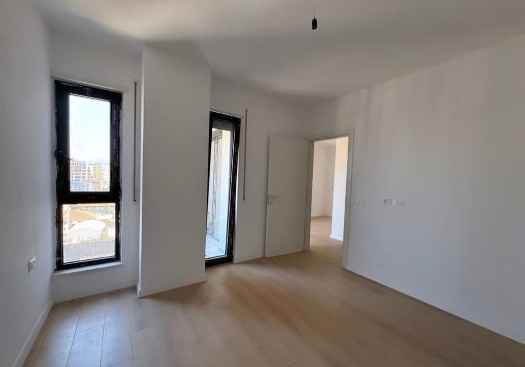 Comune di Parigi, vicino a Kika 2 Vendiamo super appartamento 2+1