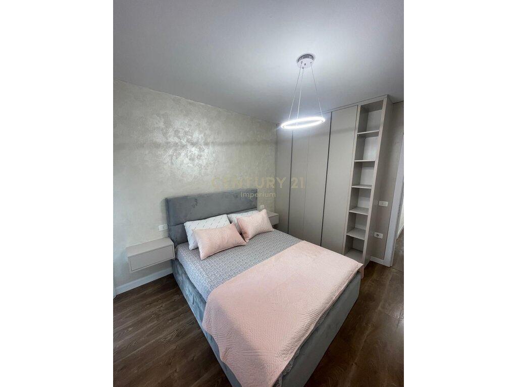Shitet Apartament 1+1, 62 m², Yzberisht, pranë Grand Gallery 105,000 €