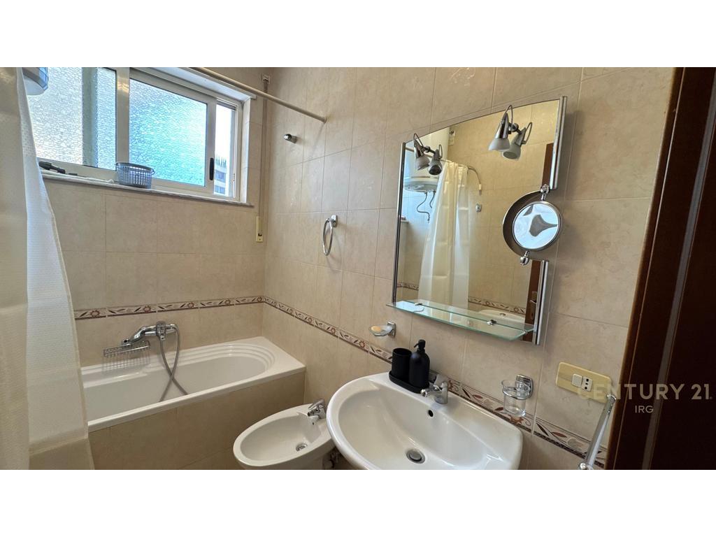 Jepet me qira apartament 3+1+2 te Rruga e Elbasanit, Tiranë